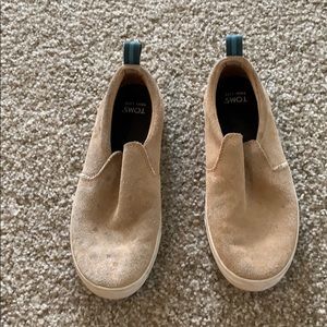 Toms suede flats